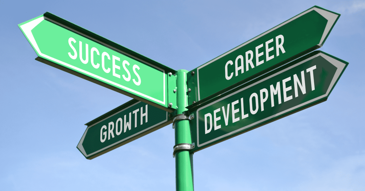 キャリアの道標: さまざまな方向のキャリア、開発、成功、成長ポイントを示す道路標識。