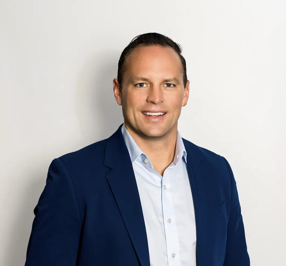 デレクのヘッドショット